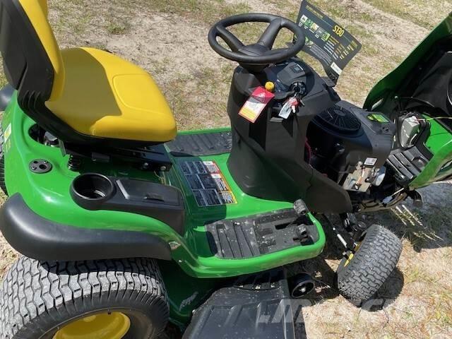 John Deere S130 Tractores corta-césped