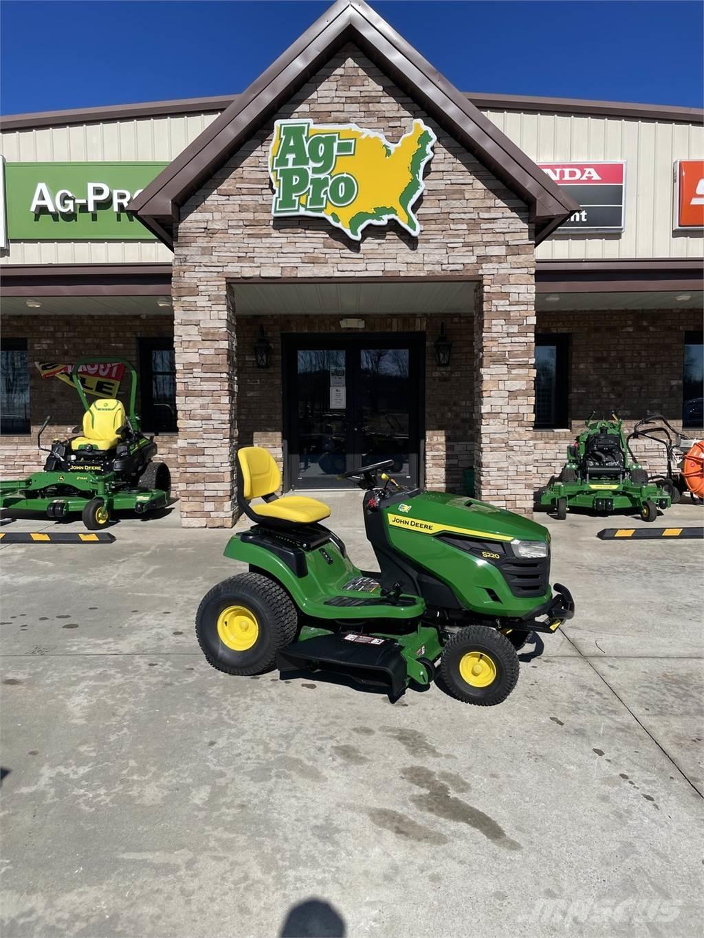 John Deere S220 Tractores corta-césped