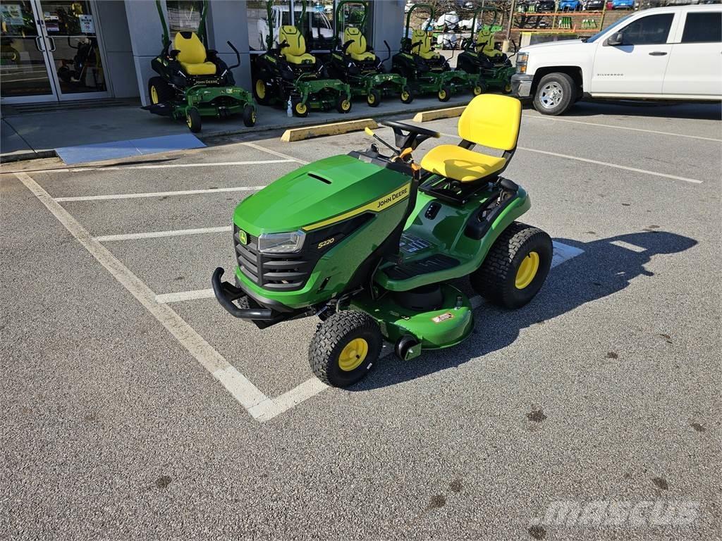 John Deere S220 Tractores corta-césped