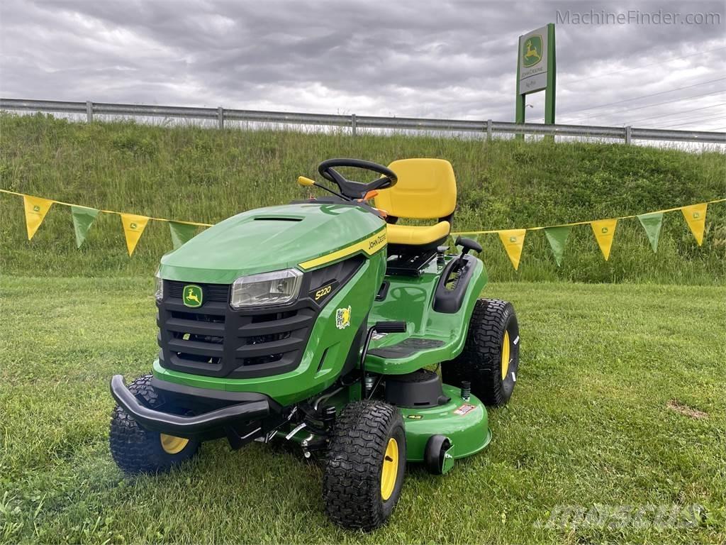 John Deere S220 Tractores corta-césped