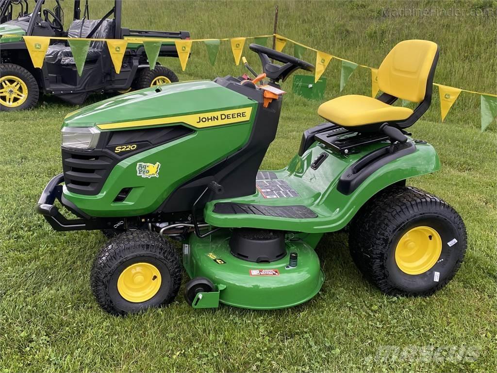 John Deere S220 Tractores corta-césped