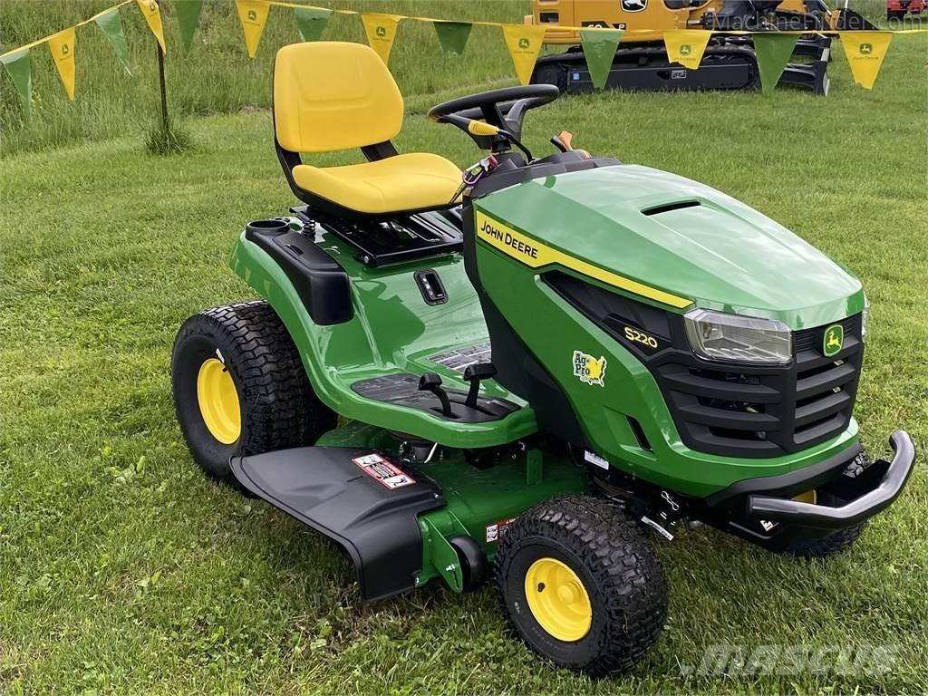 John Deere S220 Tractores corta-césped