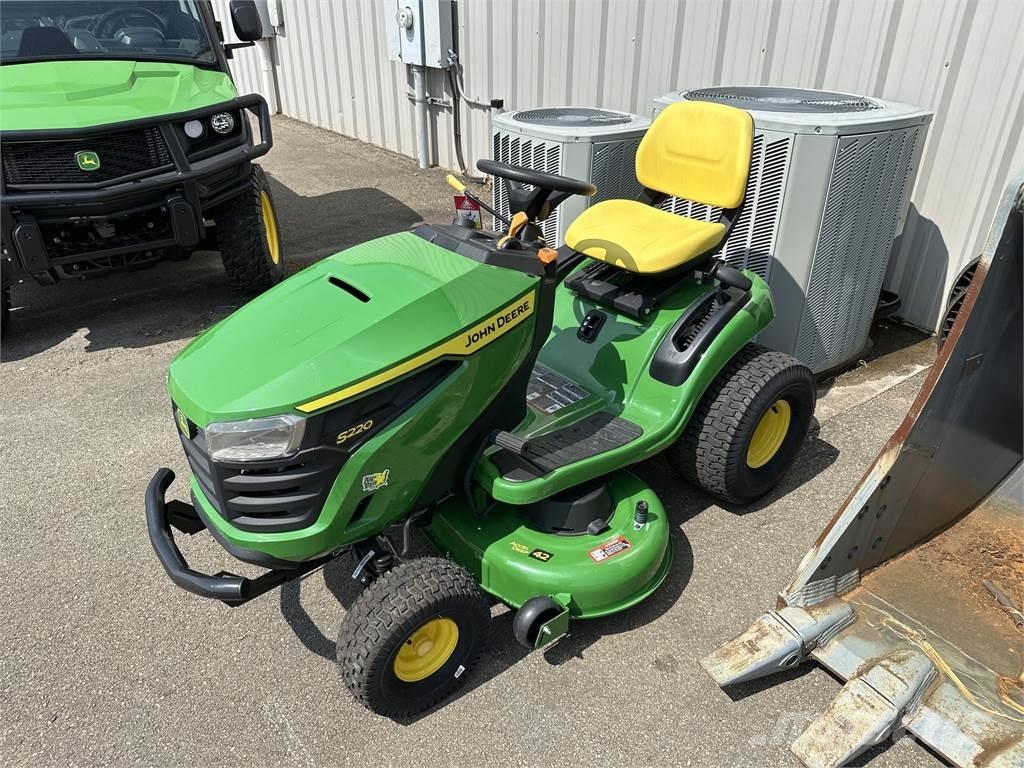 John Deere S220 Tractores corta-césped