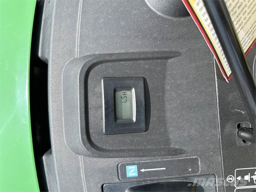 John Deere S220 Tractores corta-césped