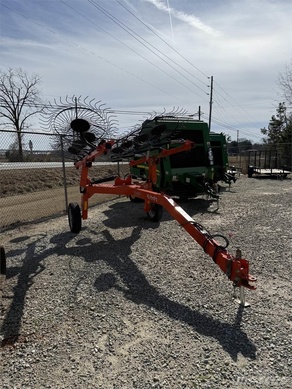 Kubota RA108CR Rastrilladoras y rastrilladoras giratorias