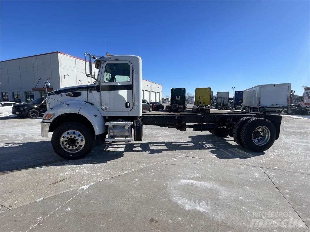 Peterbilt 337 Camiones con chasís y cabina