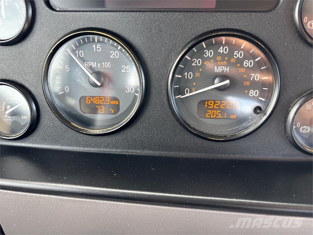 Peterbilt 337 Camiones con chasís y cabina