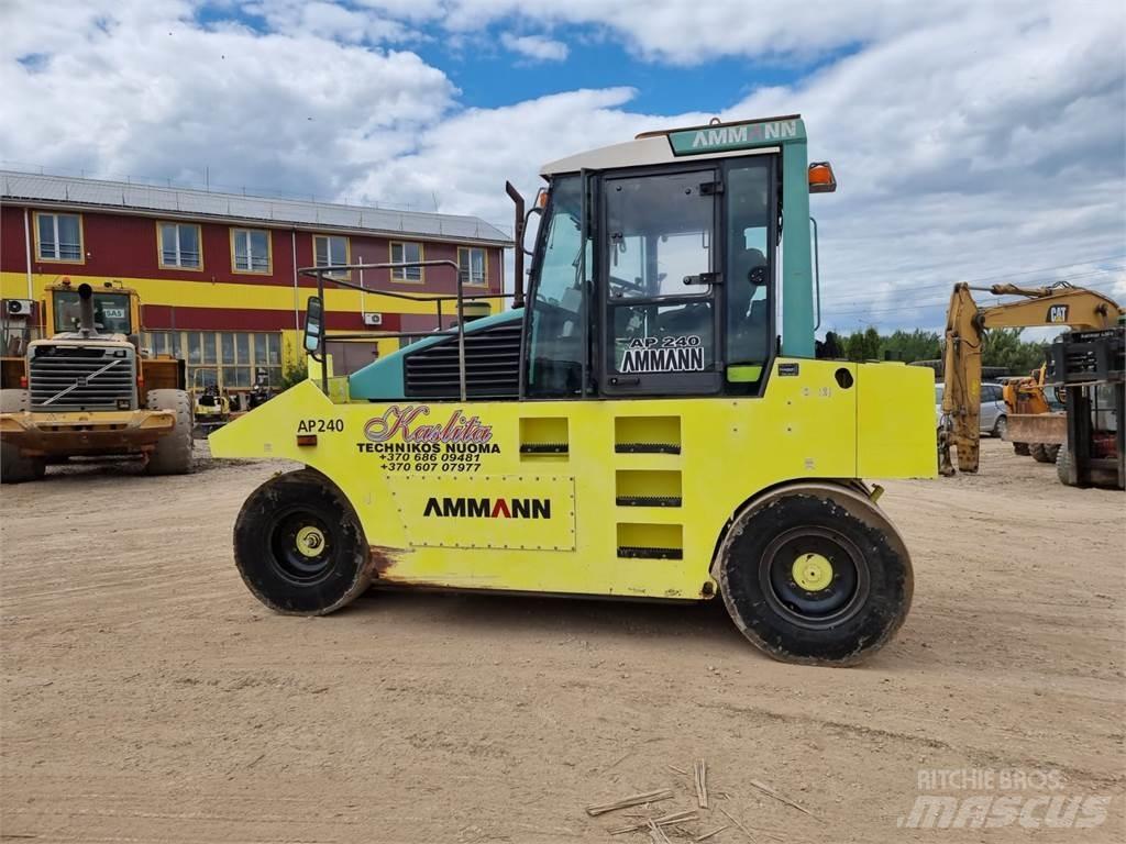 Ammann AP240 Rodillos sobre neumáticos