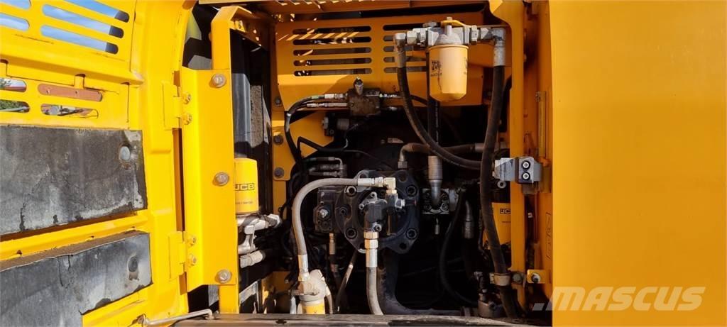 JCB JS220LC Plus + Excavadoras sobre orugas