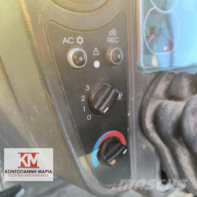 CLAAS AXOS 340 Tractores