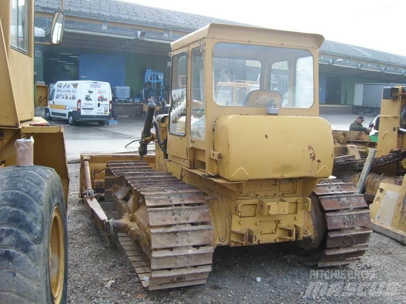 CAT D4 Buldozer sobre oruga