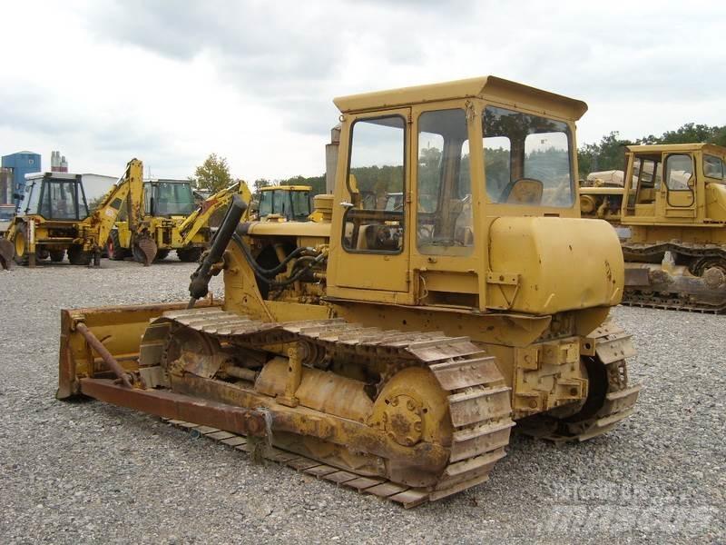 CAT D4 Buldozer sobre oruga