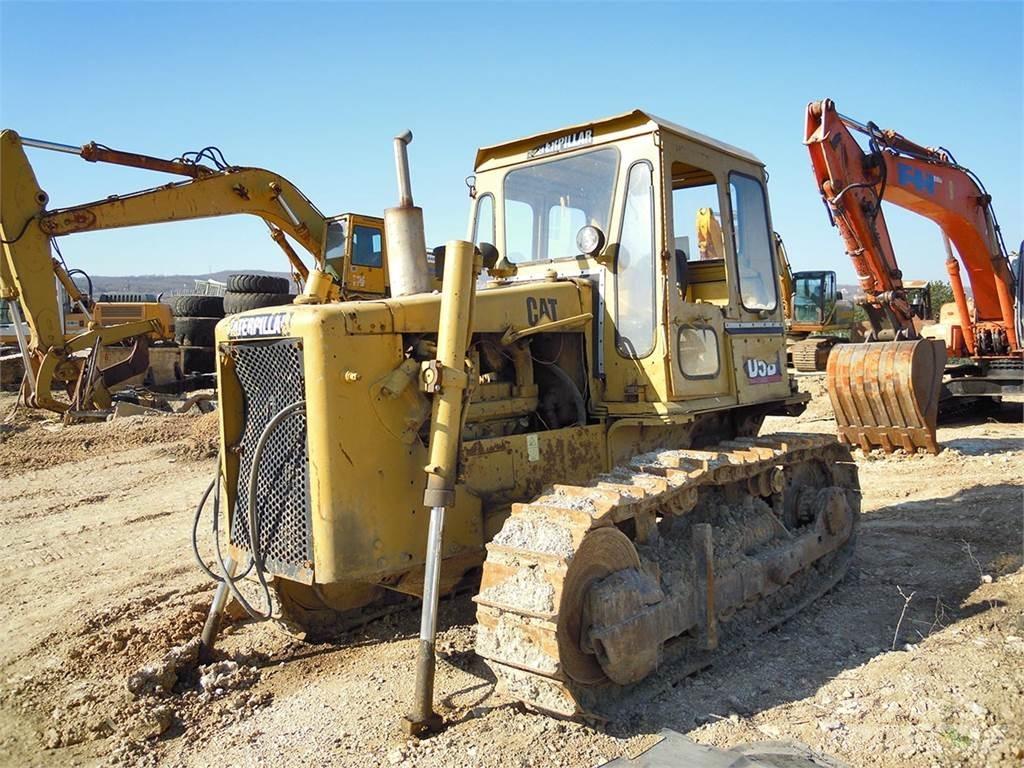 CAT D5B Buldozer sobre oruga