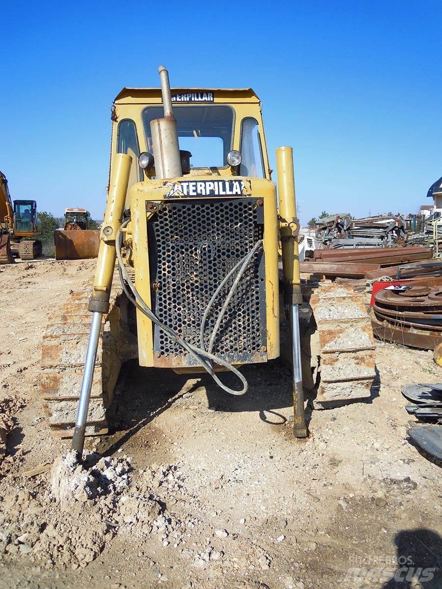 CAT D5B Buldozer sobre oruga