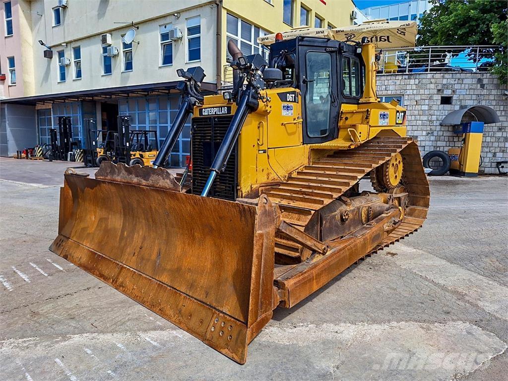 CAT D6T Buldozer sobre oruga