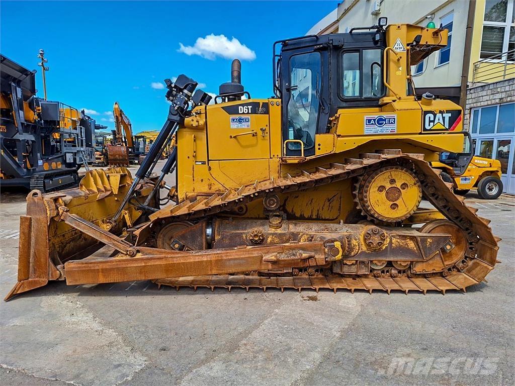 CAT D6T Buldozer sobre oruga