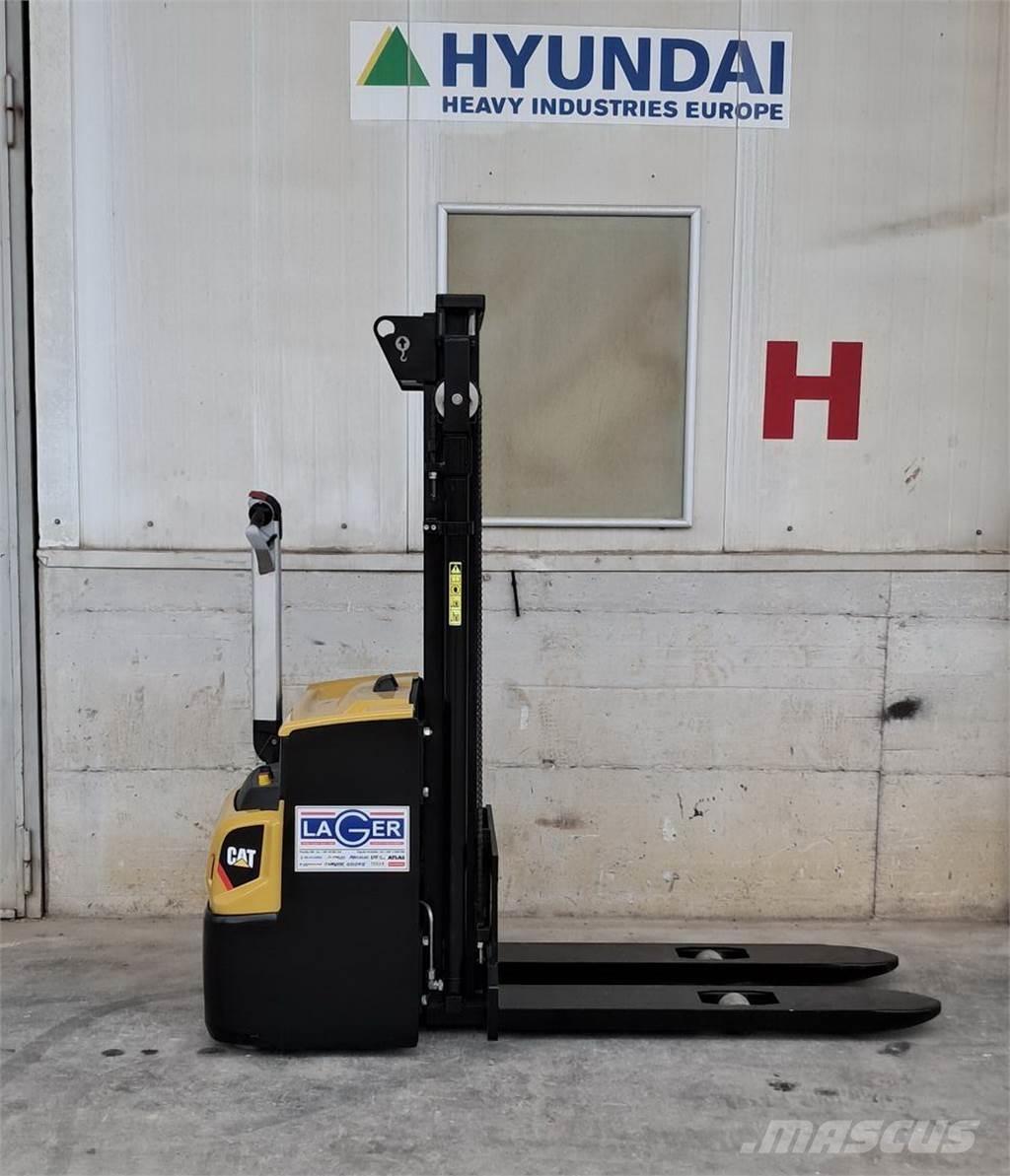 CAT NSP12N2 Montacargas de baja elevación