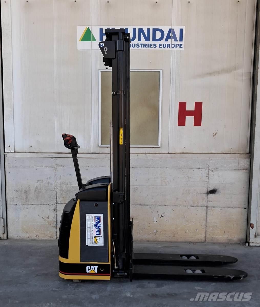 CAT NSP16K Montacargas de baja elevación