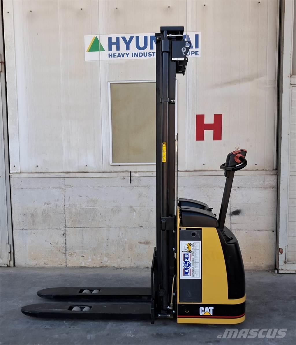 CAT NSP16K Montacargas de baja elevación