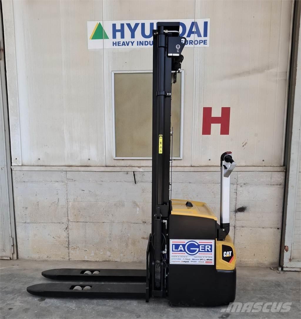 CAT NSP16N2 Montacargas de baja elevación