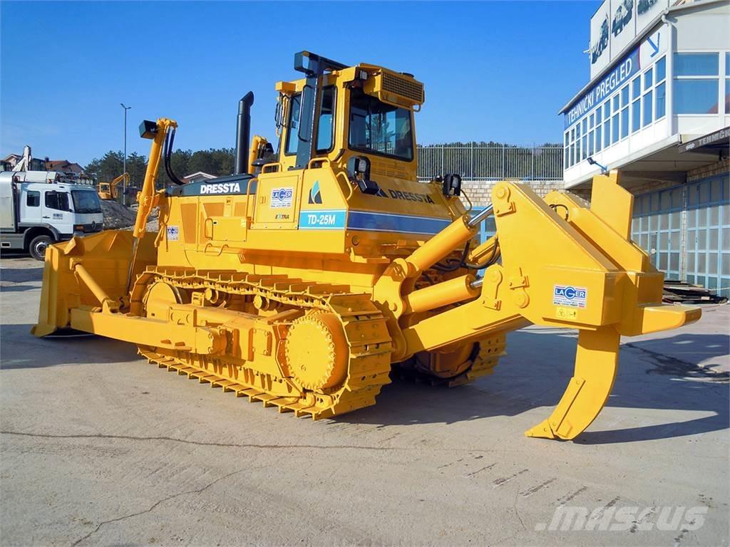 Dressta TD-25M Buldozer sobre oruga