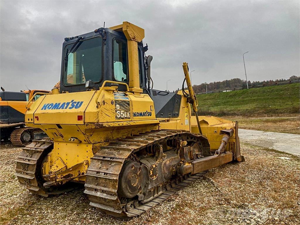 Komatsu D65EX Buldozer sobre oruga