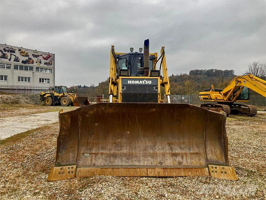 Komatsu D65EX Buldozer sobre oruga