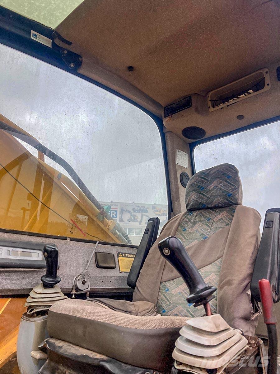 Komatsu D65EX Buldozer sobre oruga