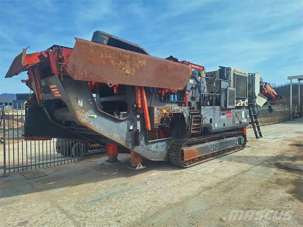 Sandvik QI 240 Trituradoras móviles