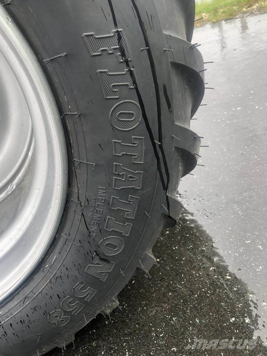 BKT Flotation 558 Ruedas