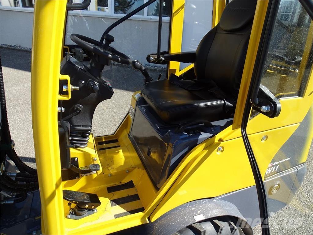 Eurotrac W11 C Cargadoras y excavadoras frontales