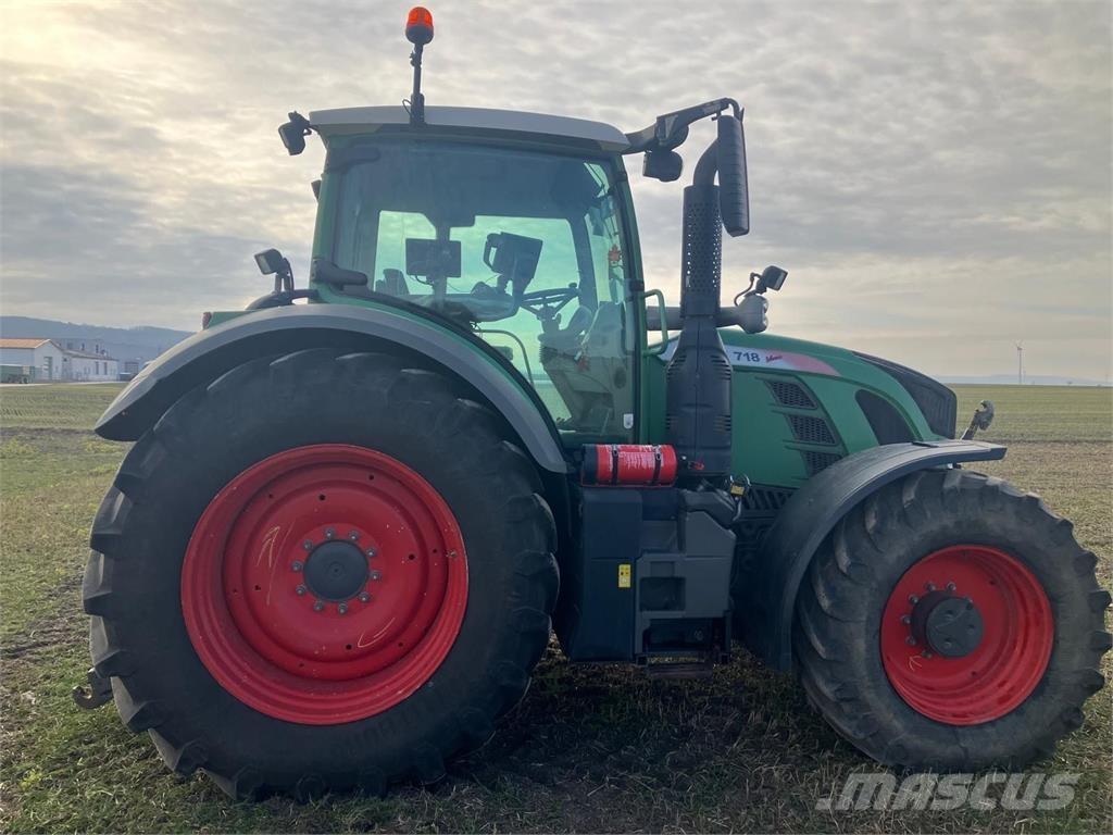 Fendt 718 Vario Tractores