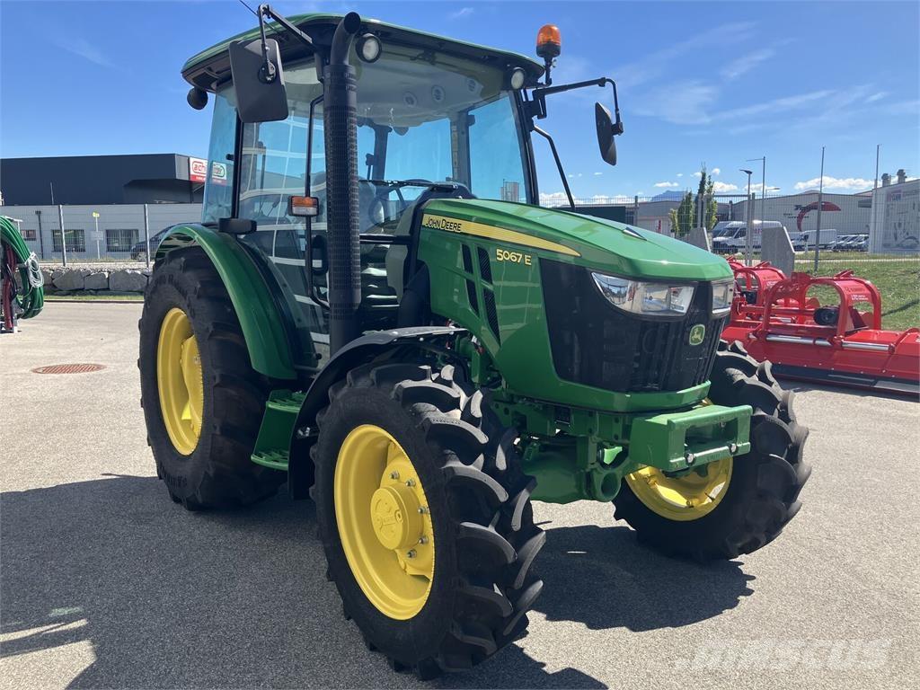 John Deere 5067E Tractores