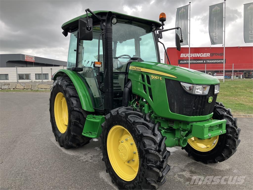 John Deere 5067E Tractores