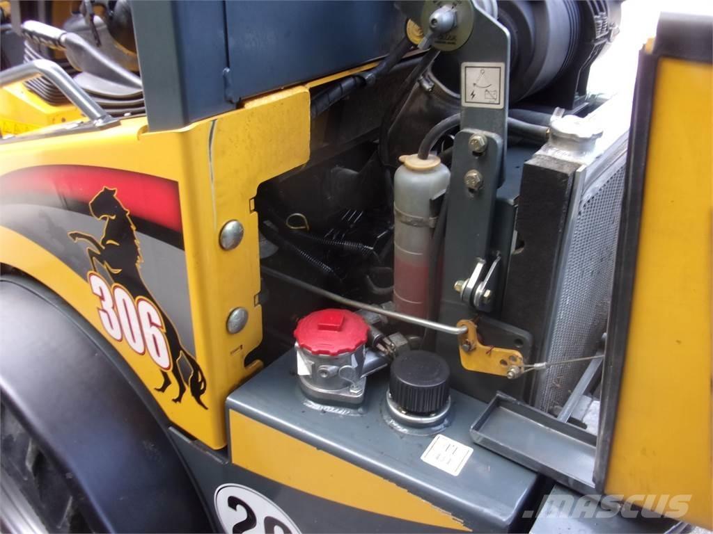 Mustang AL 306 Cargadoras y excavadoras frontales