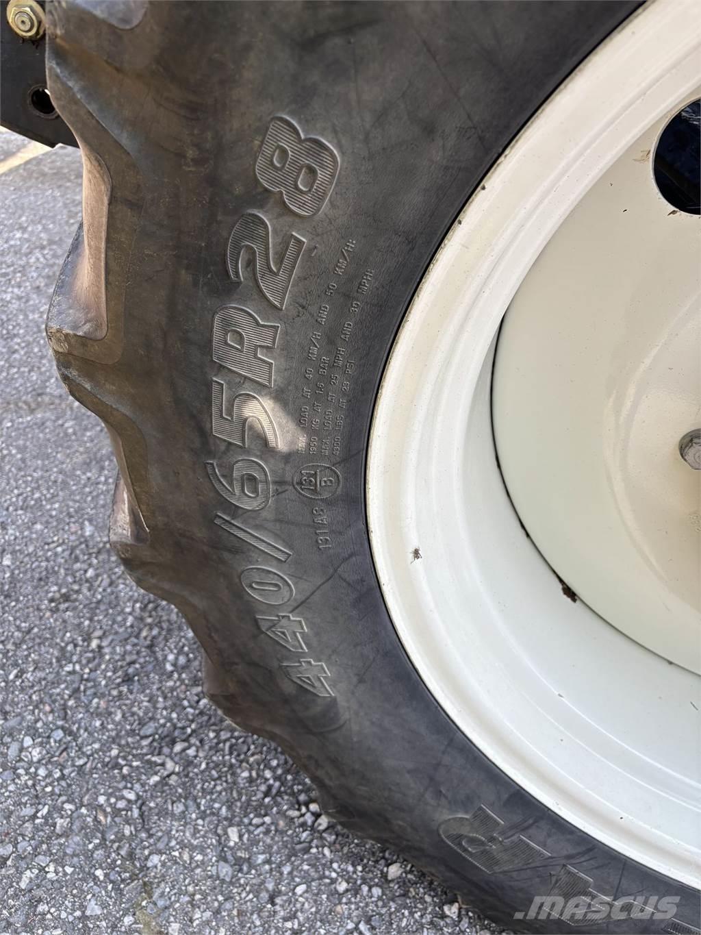 New Holland TS100A Tractores