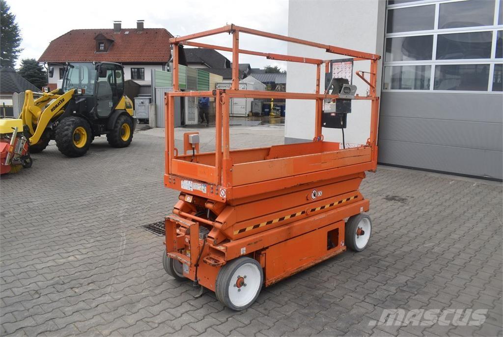 SkyJack SJ-III 3220 Plataformas con brazo de elevación manual