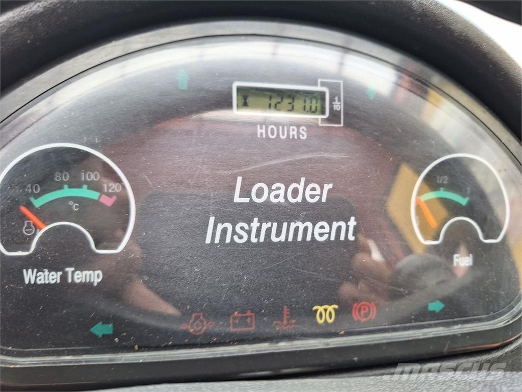 Toyo 840 Cargadoras y excavadoras frontales