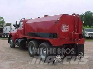 Mack R690ST Camiones cisterna