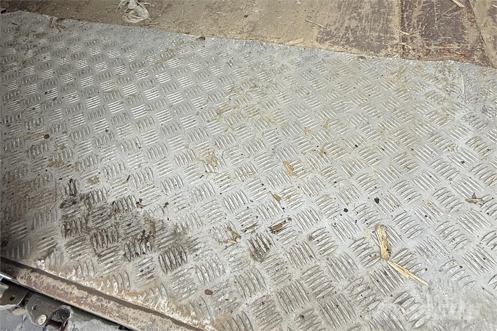 Kel-Berg 34 pl. MEGA Semirremolques de carrocería de cajas