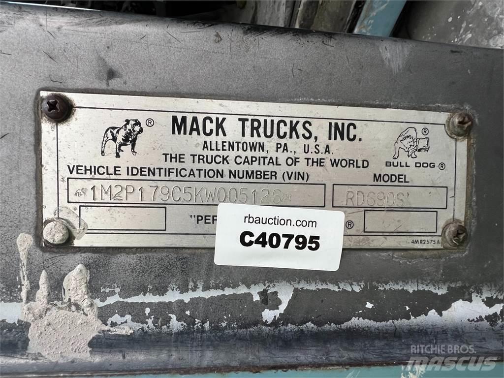 Mack RD690S Maquinarias para servicios públicos