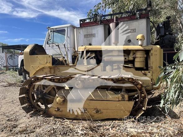 CAT D2 Buldozer sobre oruga