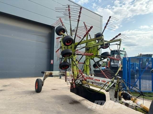 CLAAS Liner 780 Rastrilladoras y rastrilladoras giratorias