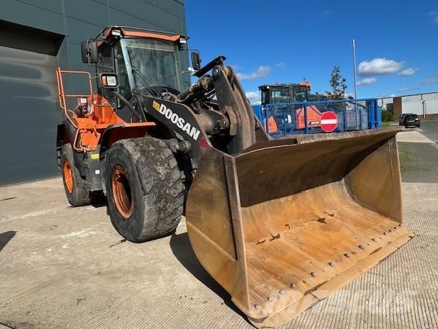 Develon DL300-5 Cargadoras sobre ruedas