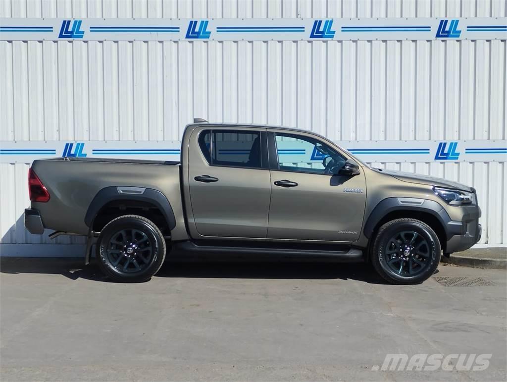 Toyota Invincible X Caja abierta/laterales abatibles