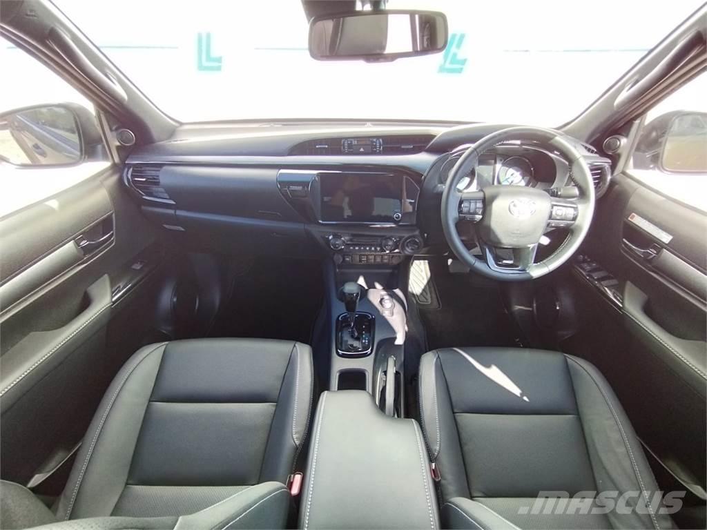 Toyota Invincible X Caja abierta/laterales abatibles