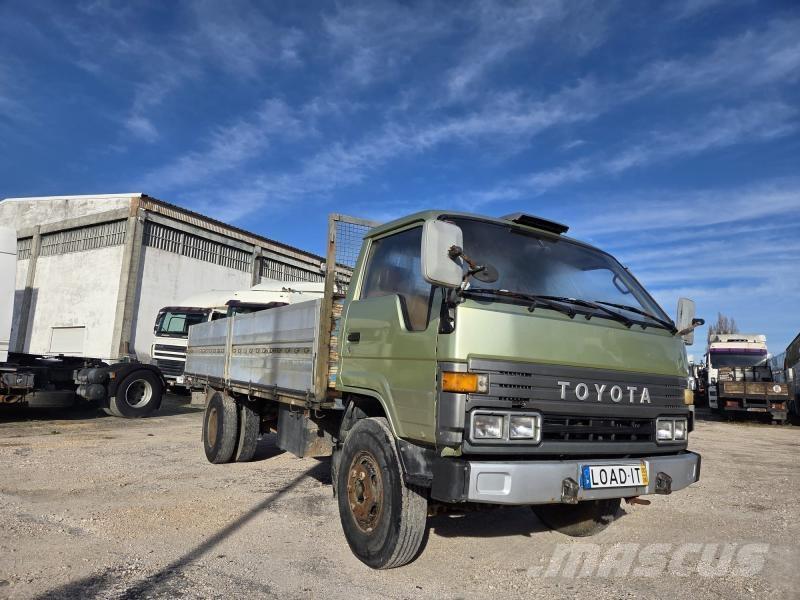 Toyota BU96L Camiones con caja de remolque