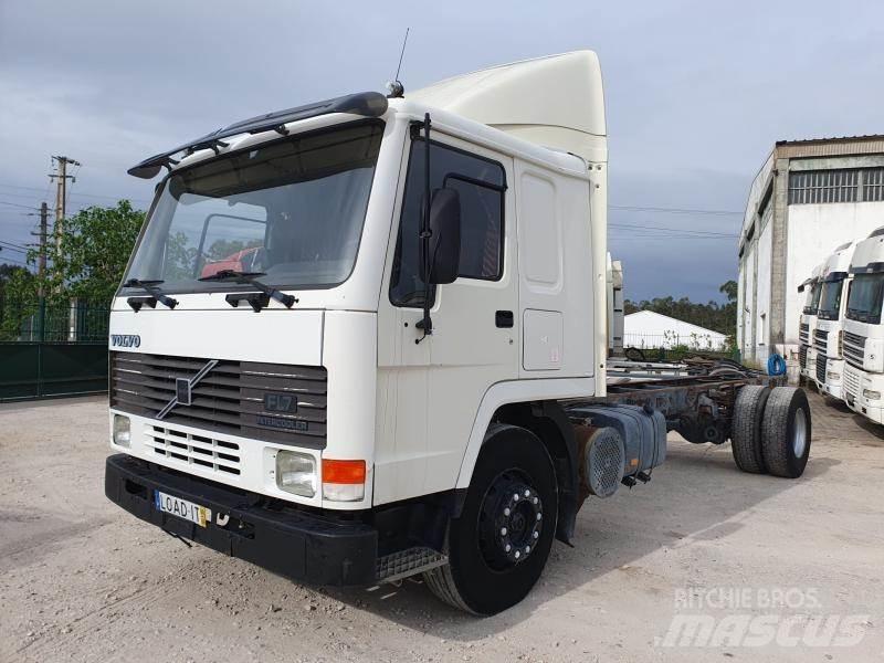 Volvo FL7 Camiones con chasís y cabina