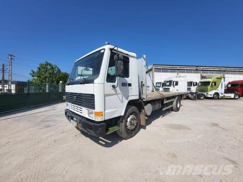 Volvo FL7 Camiones de cama baja