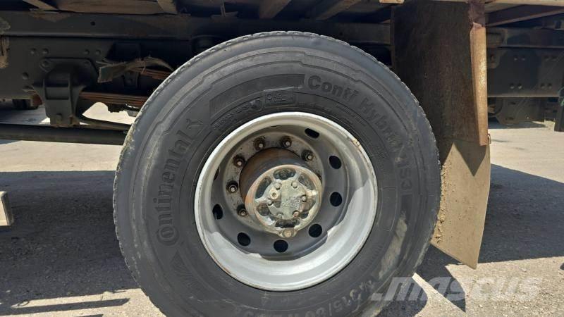 Volvo FL7 Camiones de cama baja